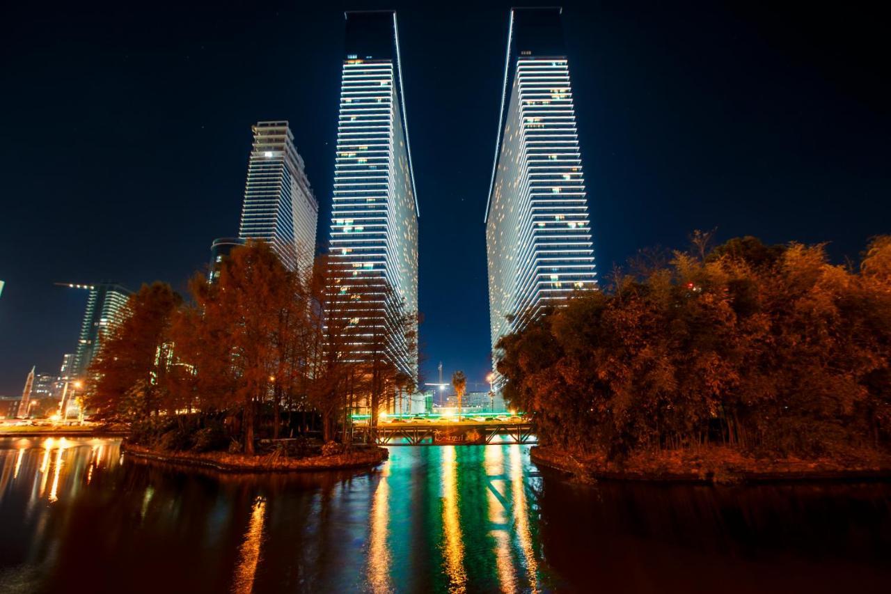 Panorama Orbi City Center Suite Sea View Batumi Bagian luar foto